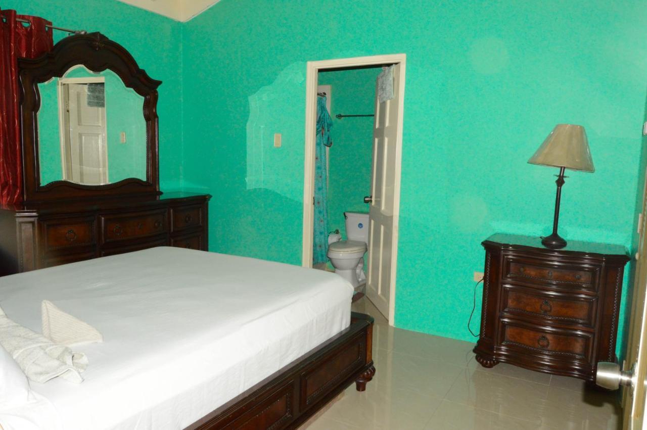 Josan'S Haven Villa Ocho Rios Esterno foto